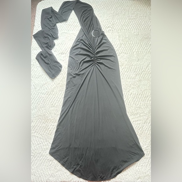 Black Medium Ring linked ruched sexy backless dress. - Picture 3 of 6